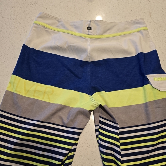 Men's Quilsilver boardshorts size 32 - Picture 2 of 2